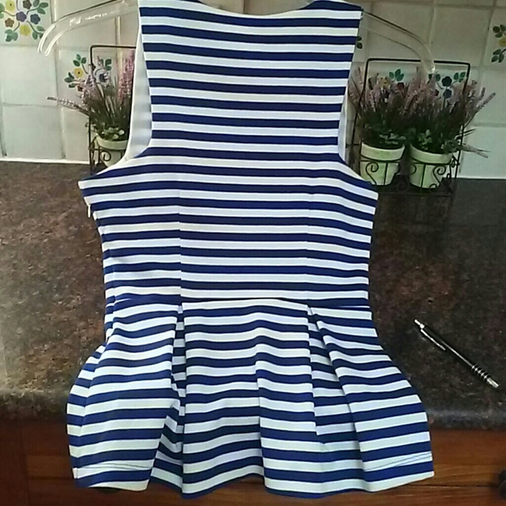FINAL SALE !! Eight Sixty Sleeveless Top - Picture 2 of 5